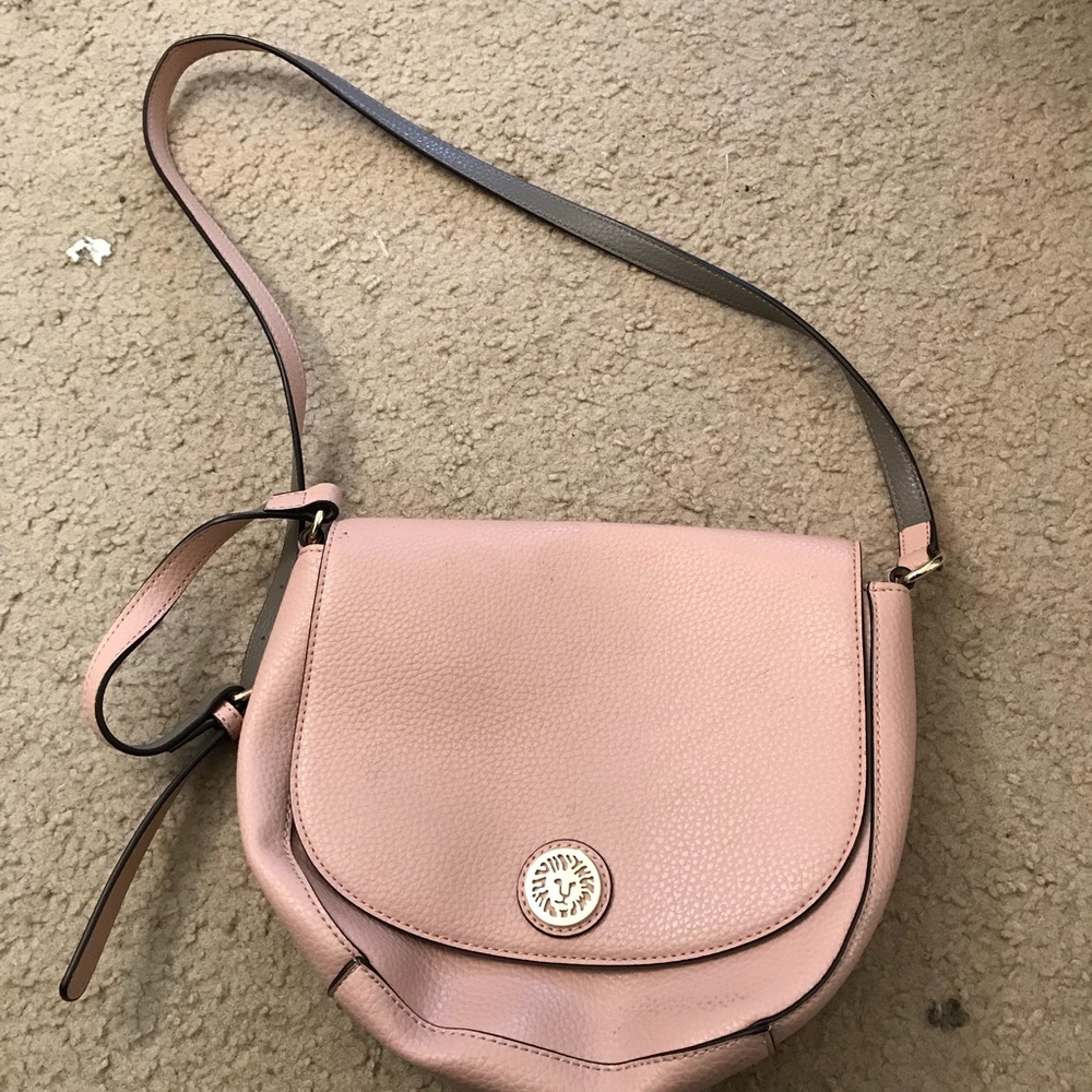 Light pink shoulder bag